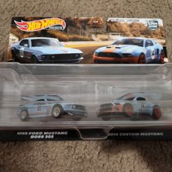 Hot Wheels Gulf Ford Mustang 2 Pack 