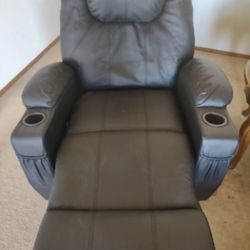 MOVING & NEED TO LIQUIDATE FURNITURE 