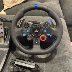 Logitech G29 - PS5 Driving Wheel + Pedals