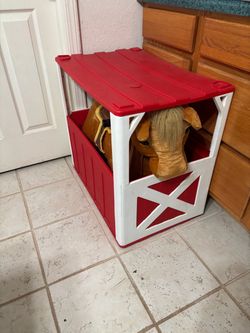 Electric horse with stable