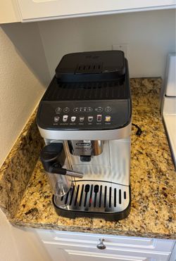 De’Longhi Magnifica Evo Automatic Espresso Machine