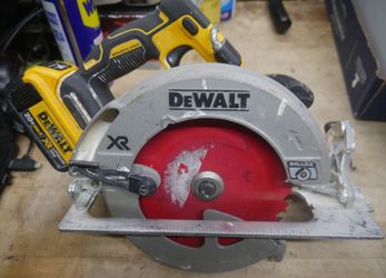 Dewalt DCS570 circular saw with 4ah battery 891144-1