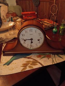 Vintage Linden Wooden Mantel Clock – Battery Quartz Conversion (With Key & Chimes)