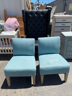 Nice matching set of  chairs