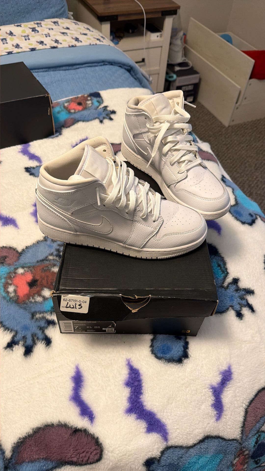 Retro 1 Mid White Size 7 Boys 8.5 Women