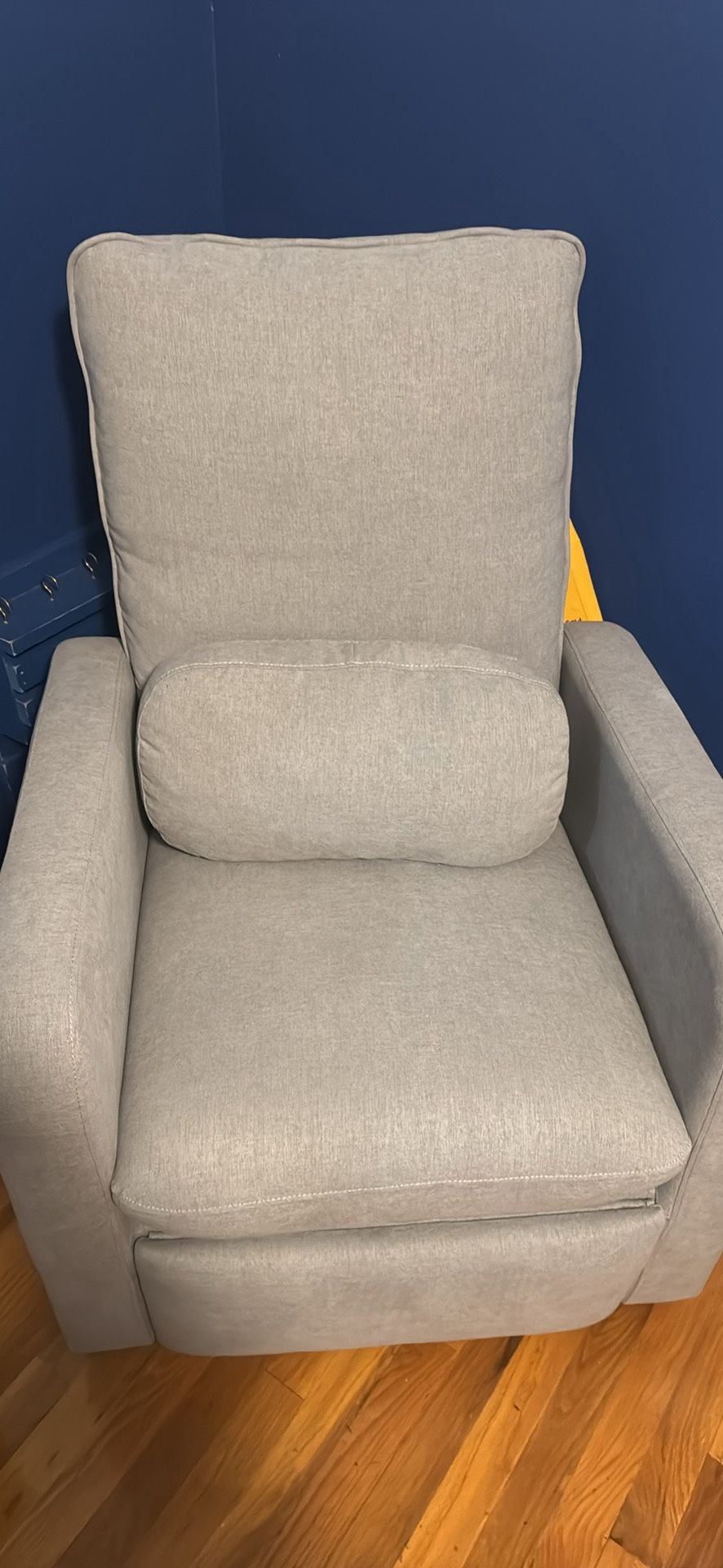 babyGap by Delta Children Cloud reclines and swivel