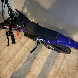 KIDS 2 Stroke Gas & Oil Mixed Dirt Bike.