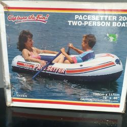 PACESETTER  200 TWO _ PERSON BOAT 
