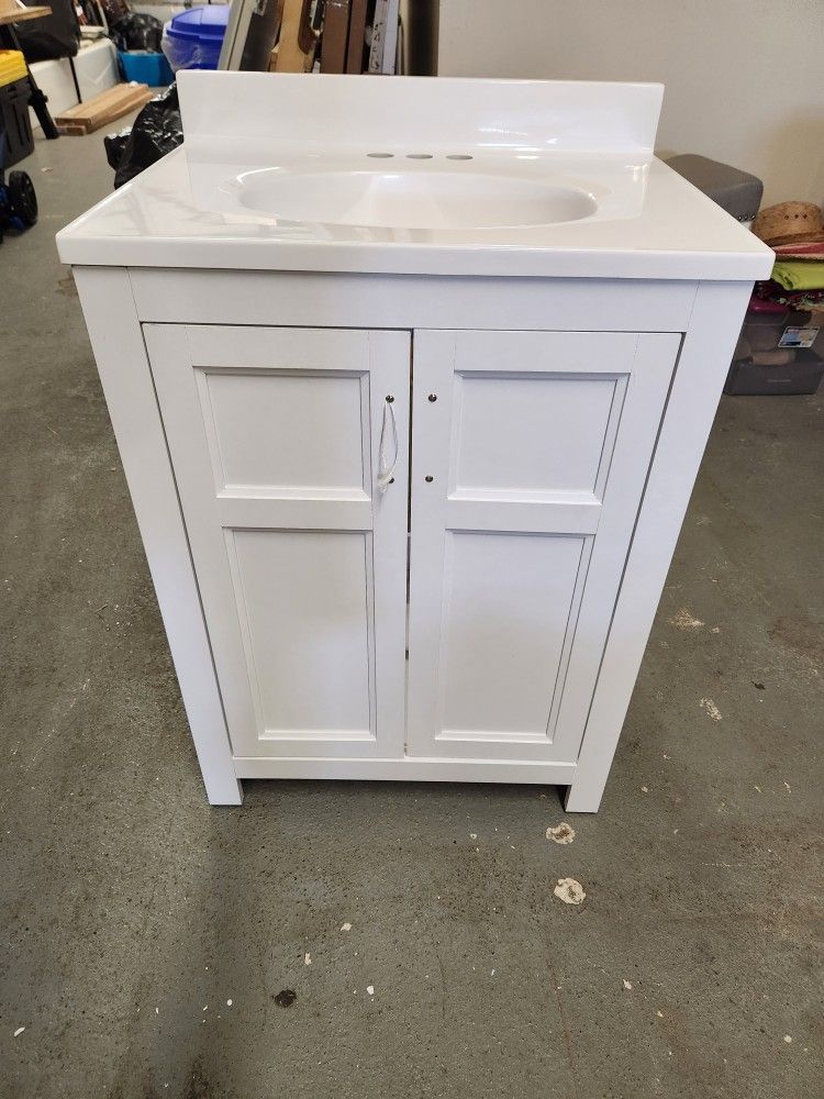 WHITE 24in Bathroom Vanity <>NEW
