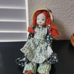 Vintage Country Porcelain And Cloth Wired Doll (Maggy)