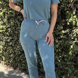 Women’s Medical Scrubs