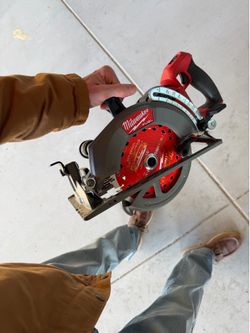 Milwaukee rear handle circular saw