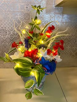 Lighted Patriotic Floral Home Decor