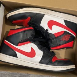 FOR SALE JORDAN 1 RED, BLACK