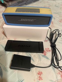 Bose soundlink mini Bluetooth wireless speaker,  doesn’t stay on