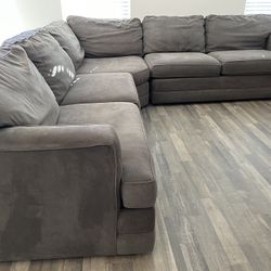 Grey Sectional (Basset)