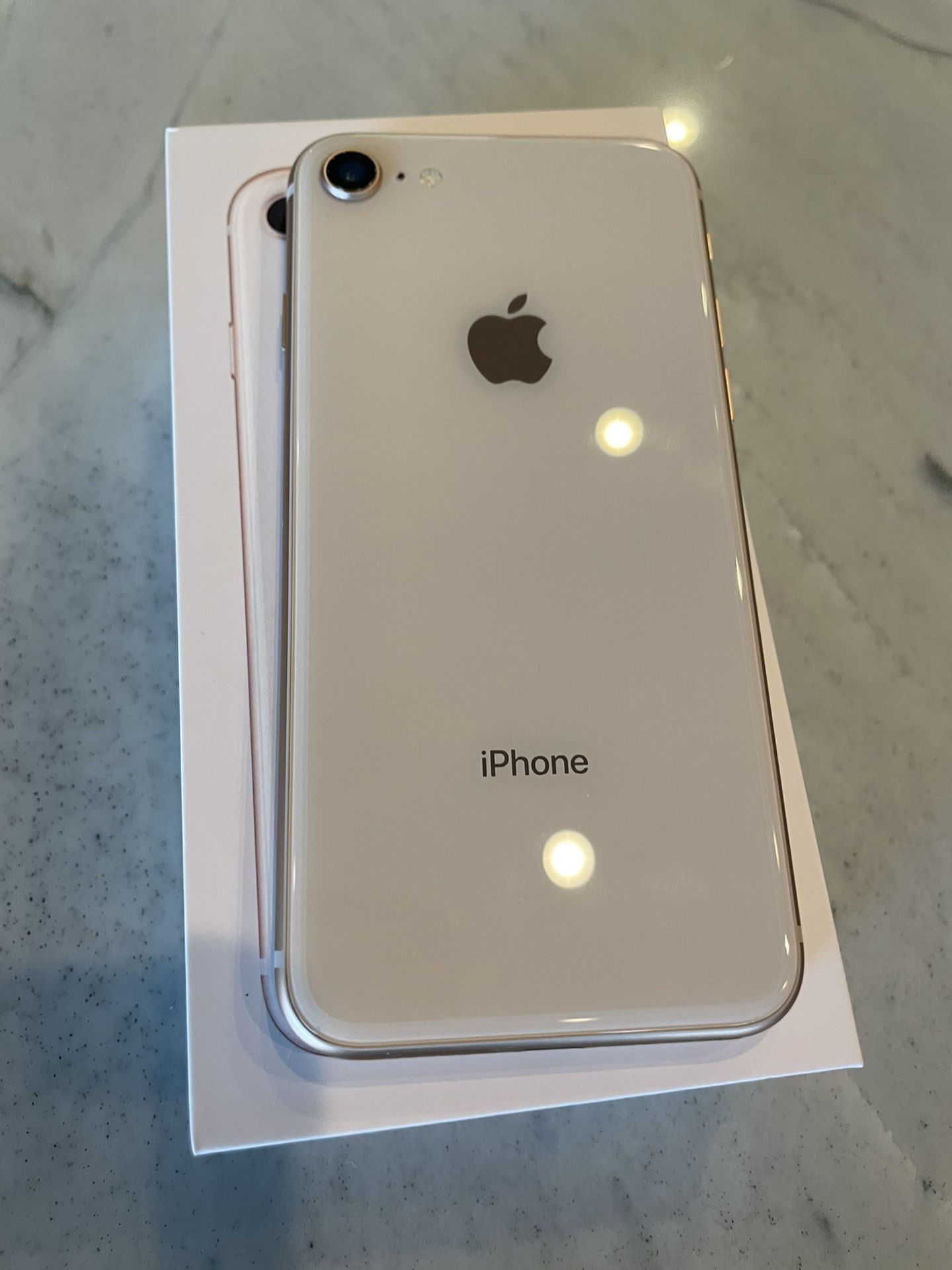 iPhone 8 64GB Gold, MINT CONDITION