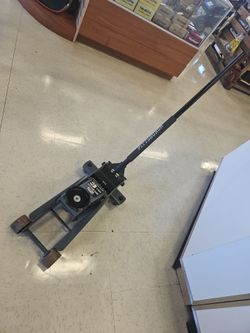 Pittsburgh 70486  3 Ton Floor Jack w/ Rapid Pump P818289-1