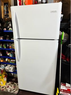 Frigidaire Top Freezer Refrigerator FFTR1821TW4