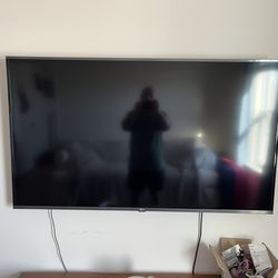 Selling LG Smart TV