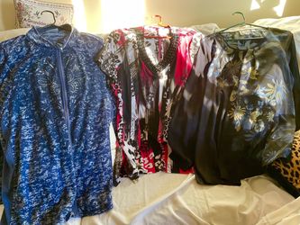 $5 LOT: WOMENS TOPS