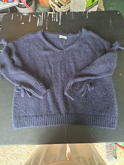 Hollister sweater