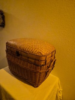 Vintage Chinese Splot Bamboo Herringbone Weave Storage Trunk Or Basket