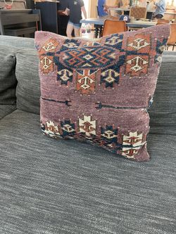 Throw pillow 18x18