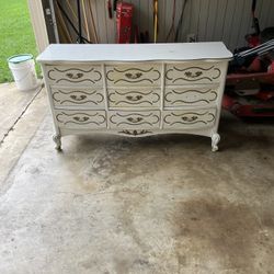 Dresser