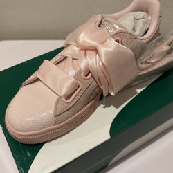 Puma Women’s suede heart bubble. (women’s 7.5)
