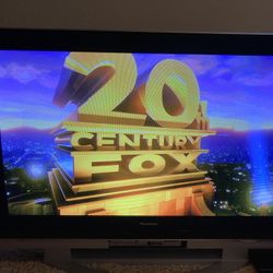 Panasonic plasma tv + remote (works fine)(not smart)