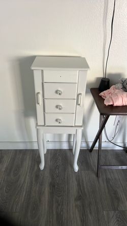 Wooden white jewelry box