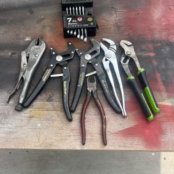 Pliers
