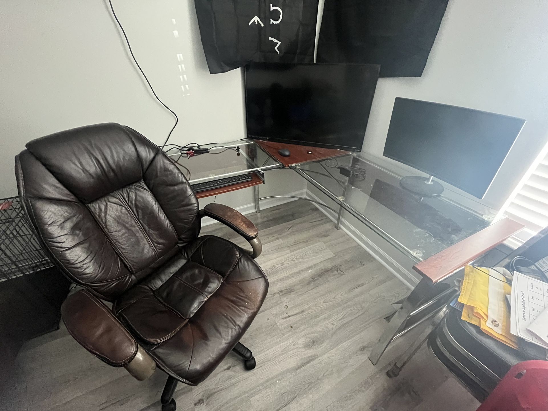 Desk And chair