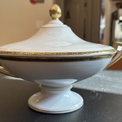 Wittelsbach White and Gold Lidded Tureen