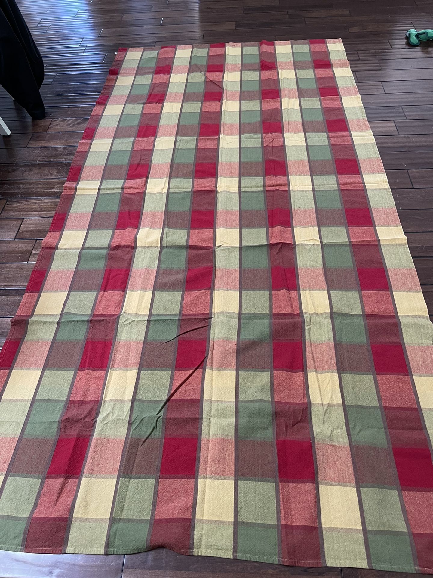 Vintage avon HomeFashions Tablecloth 108x60