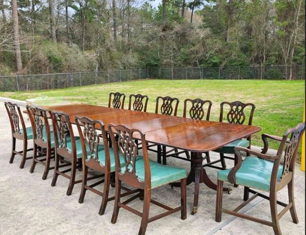 ANTIQUE CHIPPENDALE SET OF 12 MAHOGANY DINING CHAIRS & EXTENDABLE DINING TABLE