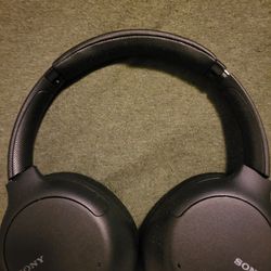 Noise Canceling Headphones.  Bluetooth And Wired 