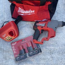 Milwaukee M12 FUEL 12V Lithium-Ion Brushless Cordless 5/8 in. SDS-Plus Rotary Hammer Kit with 2Battery 3.0Ahand Bag