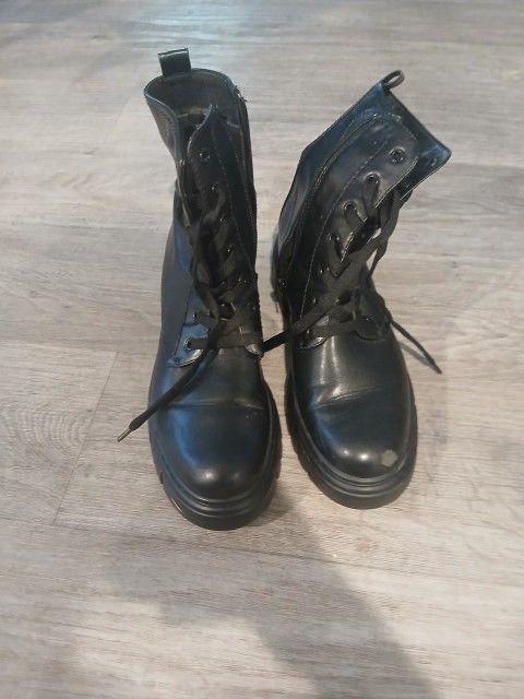 Ladies Black Boots
