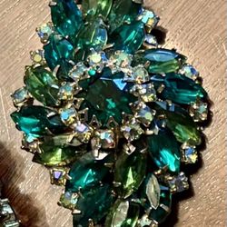 Emerald Green Vintage Style Rhinestone Brooch