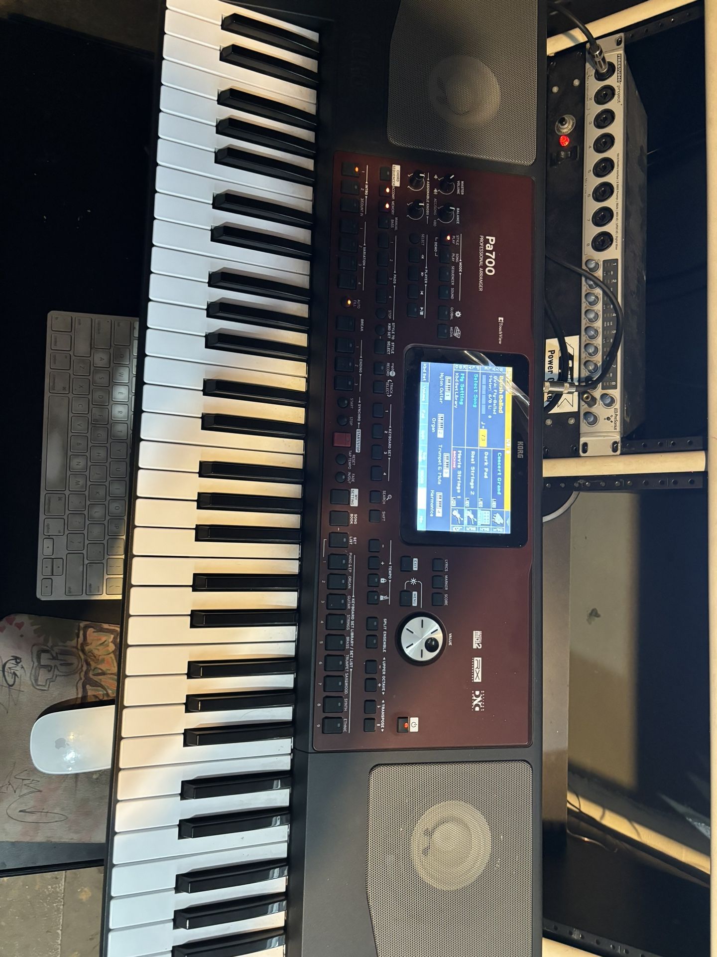 Korg PA 700