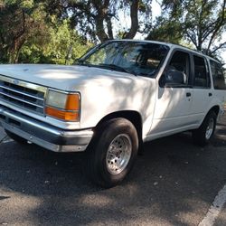 1992 Ford Explorer XL 4WD