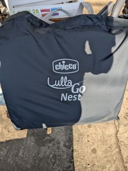 Chicco LullaGo Nest Portable Bassinet