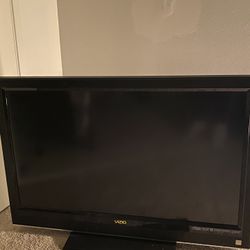 VIZIO 36 INCH HDTV