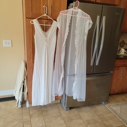 WHITE BEAUTIFUL LACE TRIMMED 1950S SIZE L NEGLIGEE