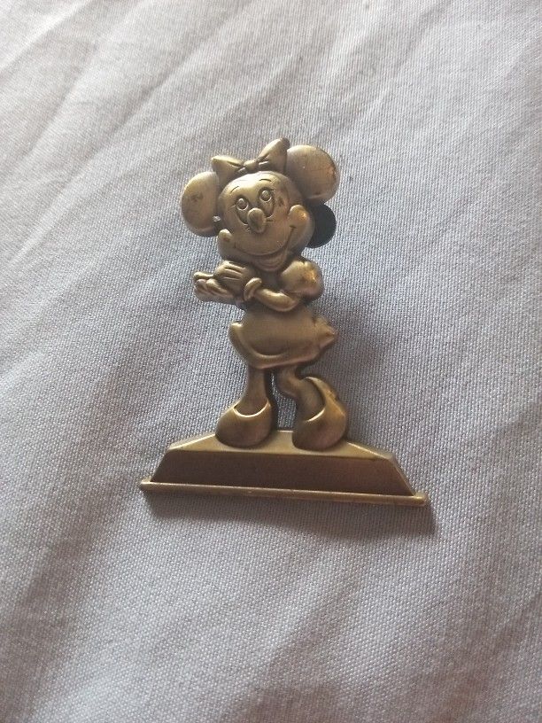 WDW - Minnie - Annual Passholder – Gold Statue Disney Pin 112580
C
carba_2879 (96)
84.6% positive feedback