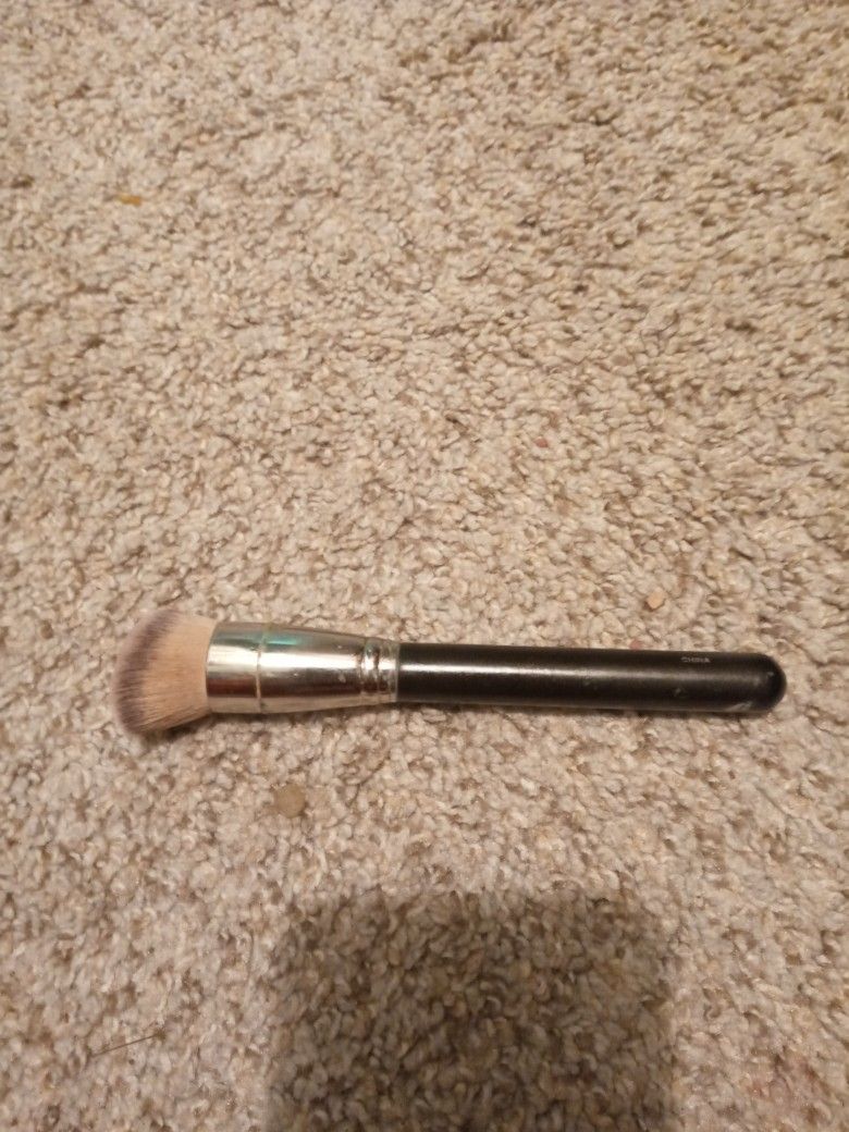 Mac Foundatin Brush