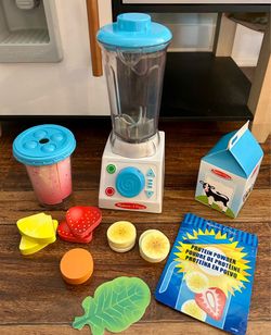 Melissa & Doug Smoothie Maker Blender Set with Play Food