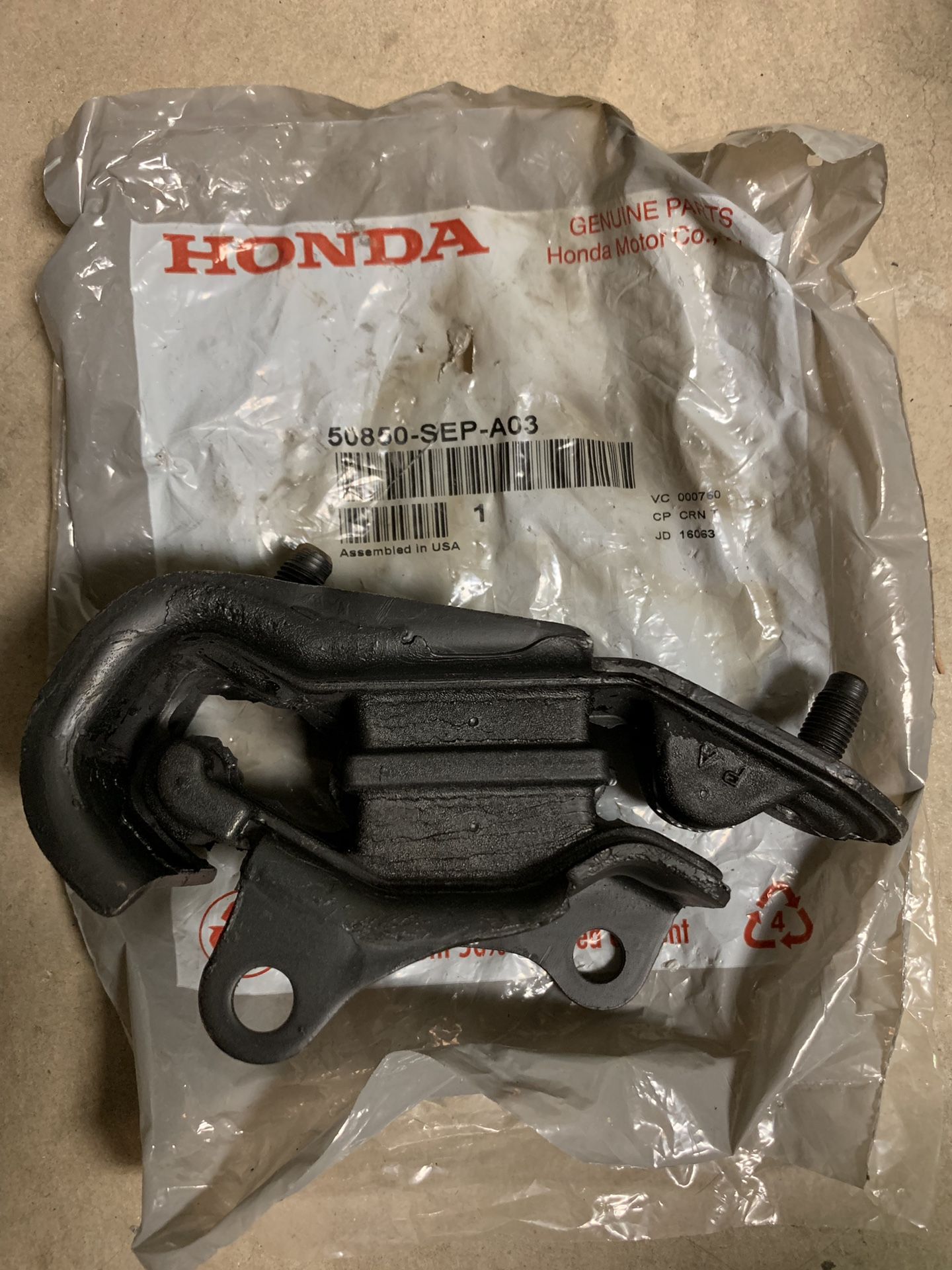 2006 Acura TL front transmission mount OEM